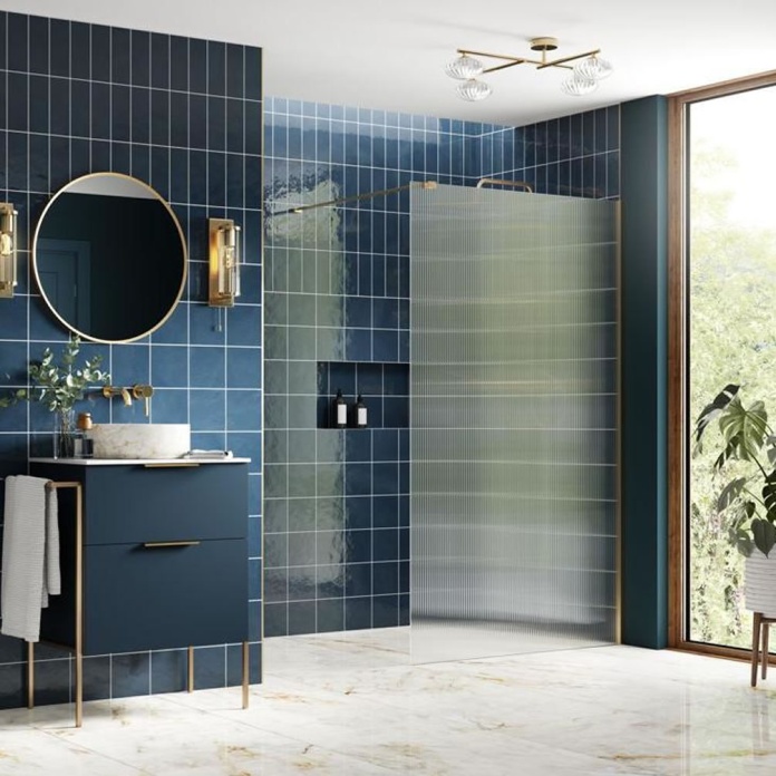Apex 900mm Brushed Brass Fluted Glass 8mm Wetroom Screen | Sanctuary ...